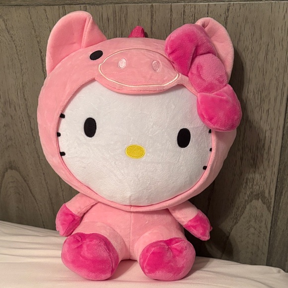 Sanrio Hello Kitty Piggy Plush Backpack. - Picture 1 of 10